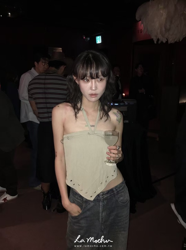 一片式簍空鉚釘背心